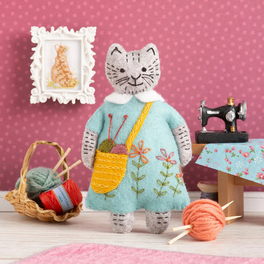 Mrs. Cat Loves Knitting Felt Craft Mini KIT